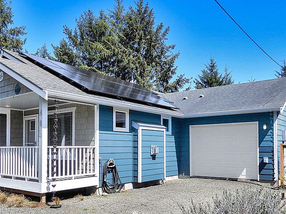 Even has a garage for all your beach toys.