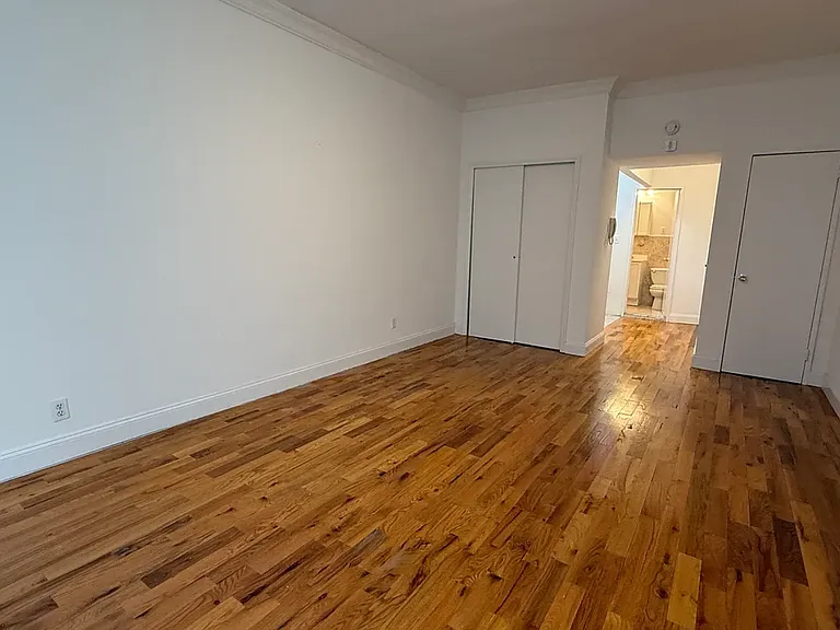 412 E 64th St #3C — Photo 5
