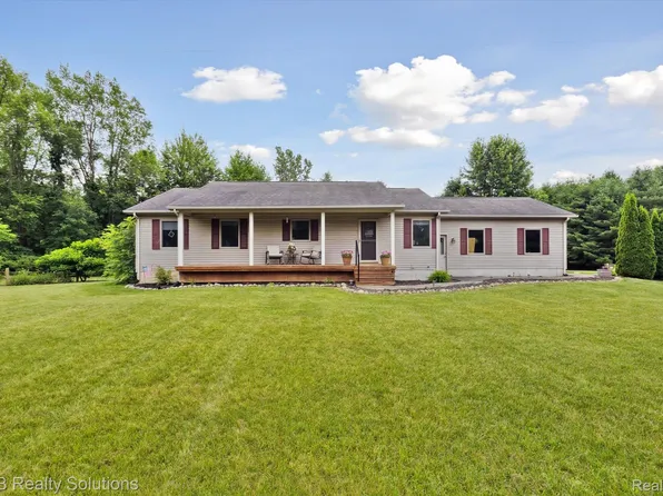 2264 Dodds Rd, North Branch, MI 48461