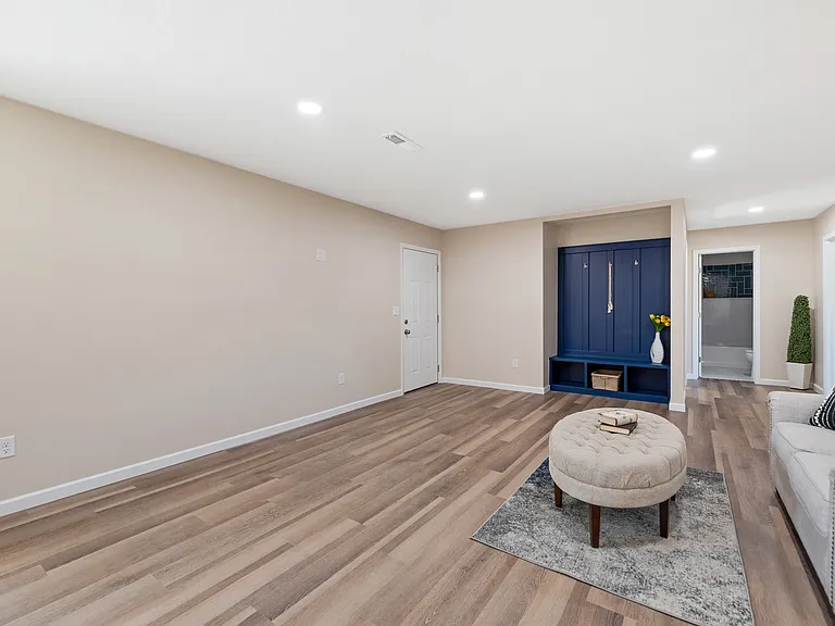 821 N Clara St — Photo 8