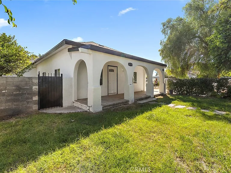 10730 Strathern St — Photo 30