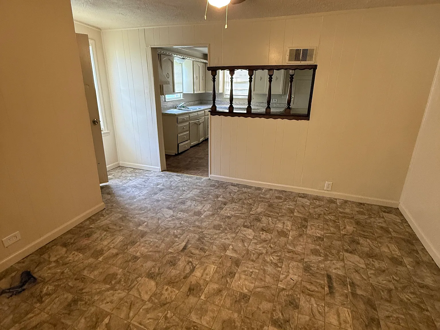 3 bed, 1441 sqft, $1,450 — Photo 4