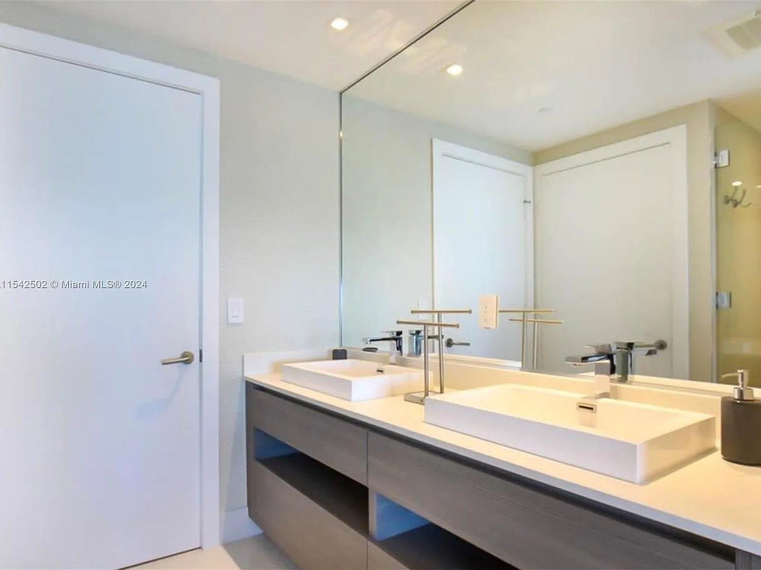 2 bed, 1107 sqft, $5,800 — Photo 1
