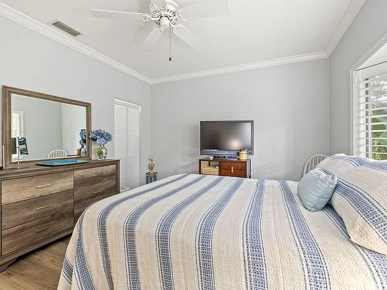 300 S Peppertree Dr — Photo 20