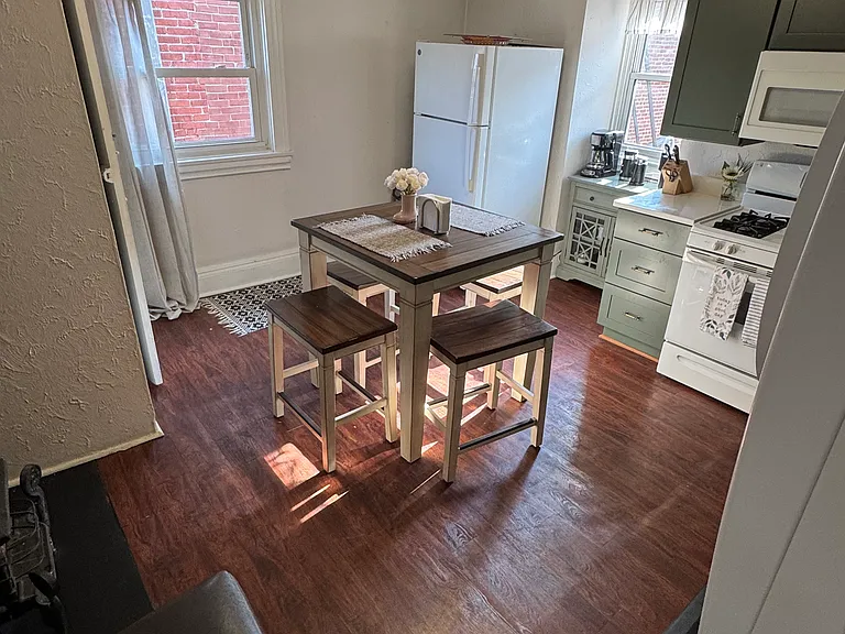 327 S Highland Ave #3 — Photo 3