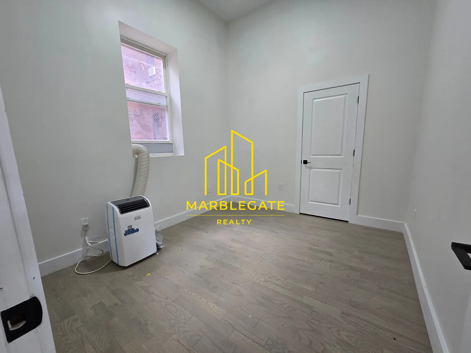 2 bed, 850 sqft, $2,200 — Photo 4