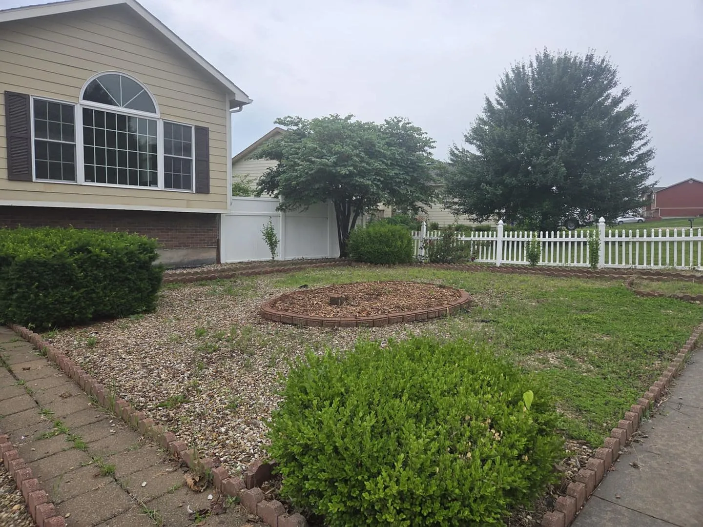 Gorgeous Corner lot Home for Rent! — Photo 2
