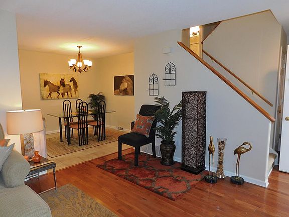4th image of 107 East Ave #2
