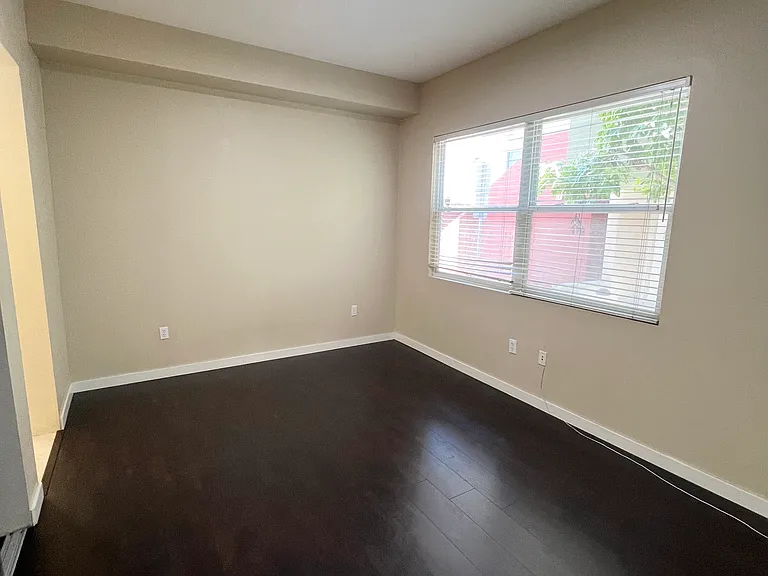 323 E Dayman St #1 — Photo 16