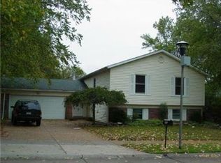 303 Oakfield Dr, Ballwin, MO 63021