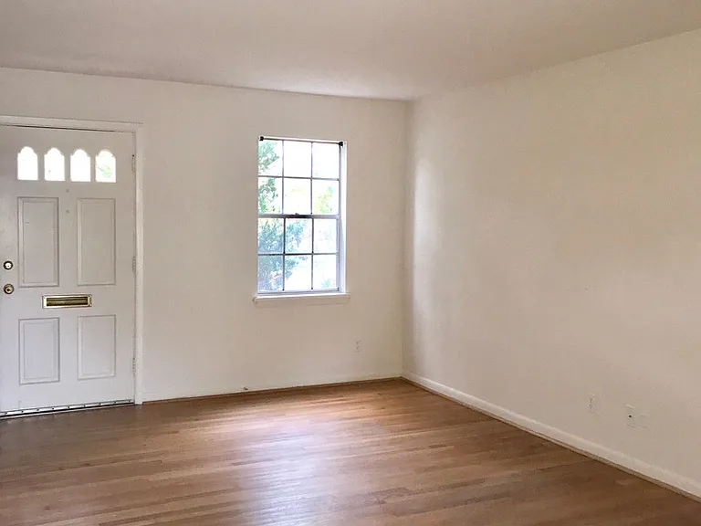 1101C Prince Edward St — Photo 3