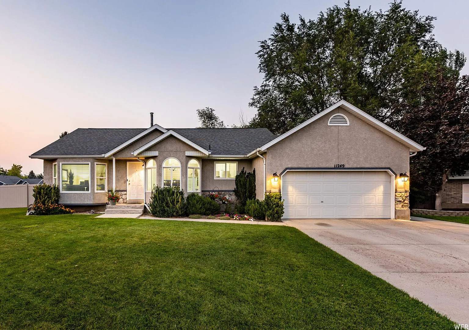 Great 4 Bd 3 Bath Home in Sandy — Photo 2