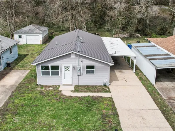 1015 Olive St, New Haven, MO 63068