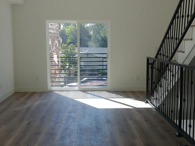 14427 Tiara St — Photo 8