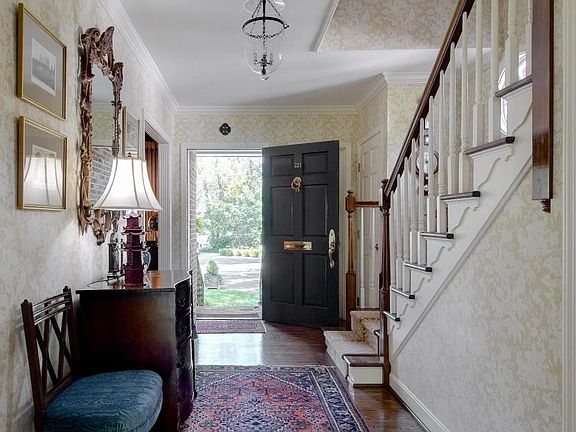 02 RE-Photos St Matthews Ave 221