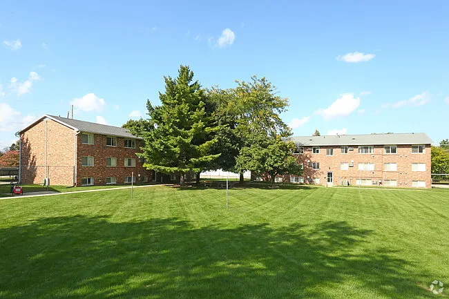 Holt South Square - J07 — Photo 4