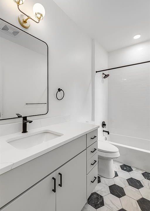 389 Saint Clair St # 201, photo 14