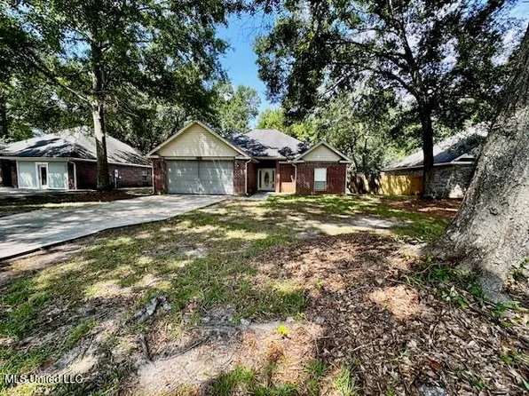 3166 Jackson Landing Rd, Picayune, MS 39466