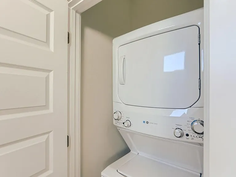 Stacked washer/dryer