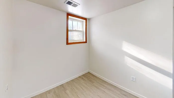 411 W Bowen Ave — Photo 8
