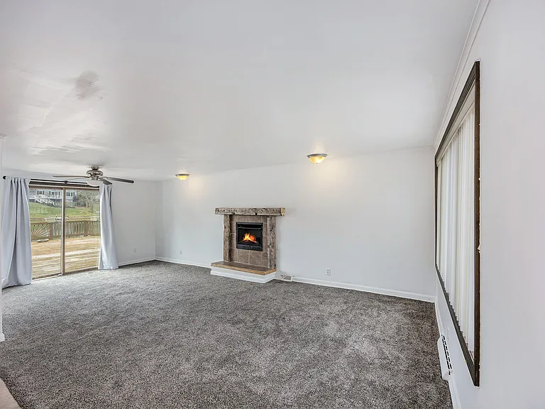 10401 Degrand Dr — Photo 46