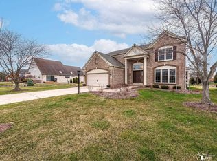 896 Regents Park Dr, Monroe, MI 48161