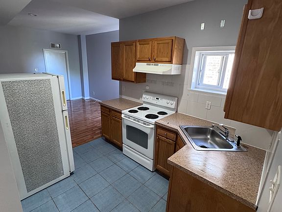 2nd image of 1512 W Westmoreland St #3