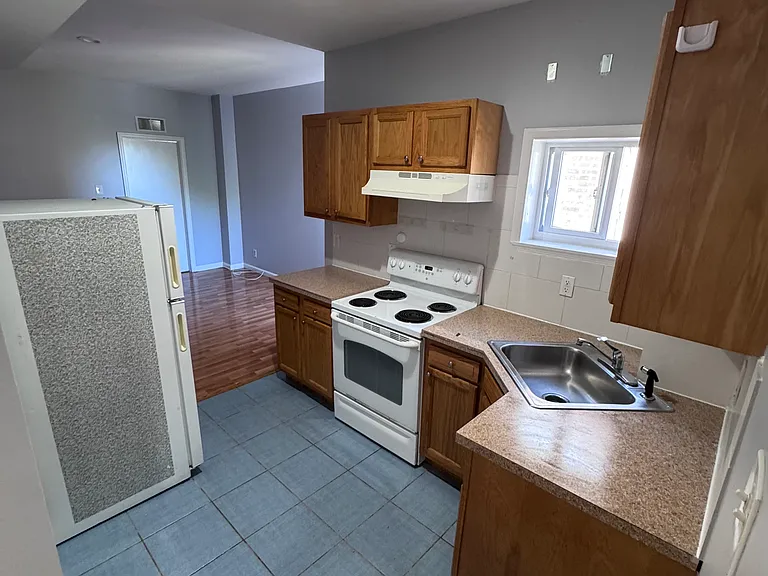1512 W Westmoreland St #3 — Photo 2
