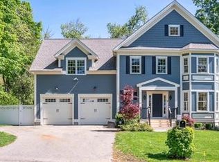 10 Hartford St, Bedford, MA 01730