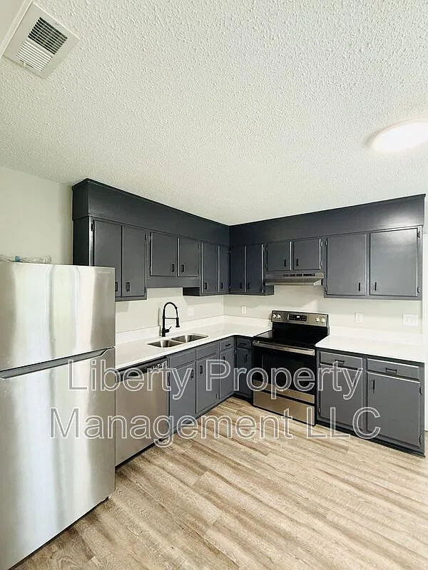 3 bed, 2.0 bath, 1200 sqft, $1,450 — Photo 4
