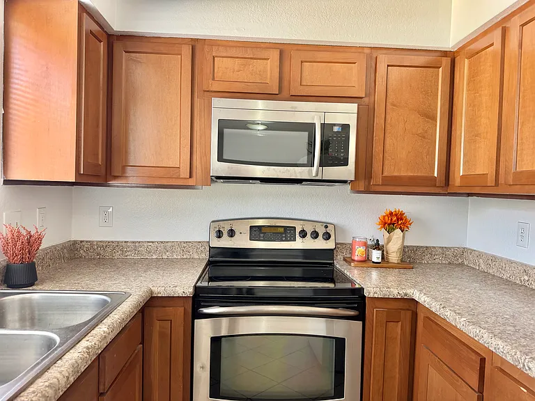 765 N Arrowhead Dr #2 — Photo 4
