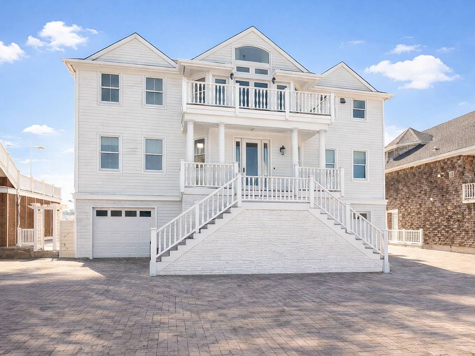 1st image of 881 Dune Rd