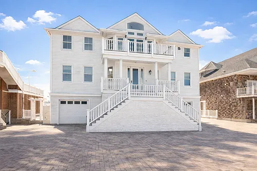 881 Dune Rd Photo 1