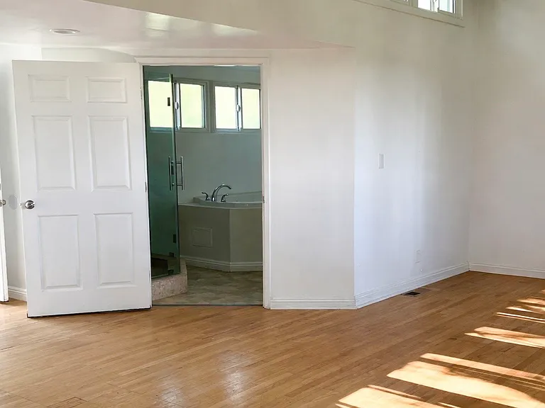 1404 San Remo Dr — Photo 3