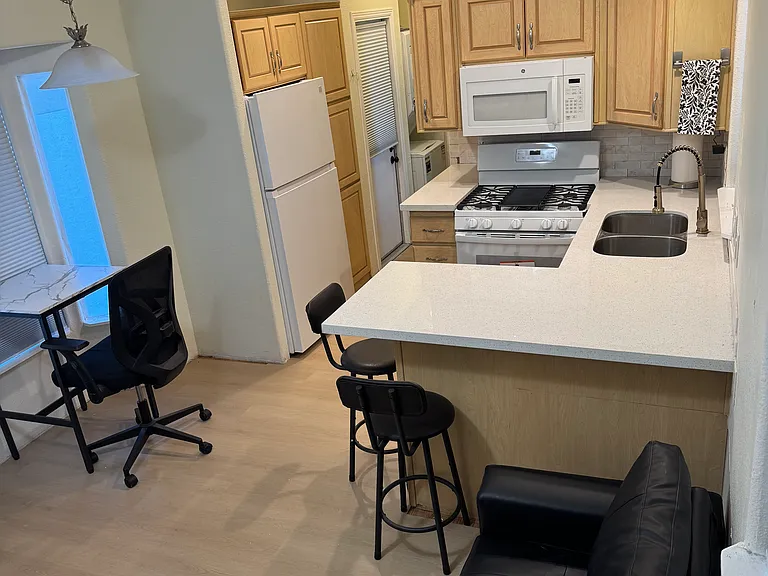 668 Sutter St #40 — Photo 4