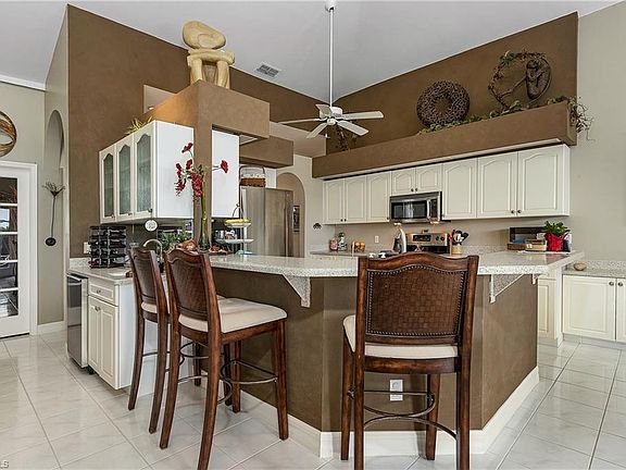 5th image of 520 SW 53rd Ter