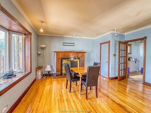 3rd image of 296 Morris St