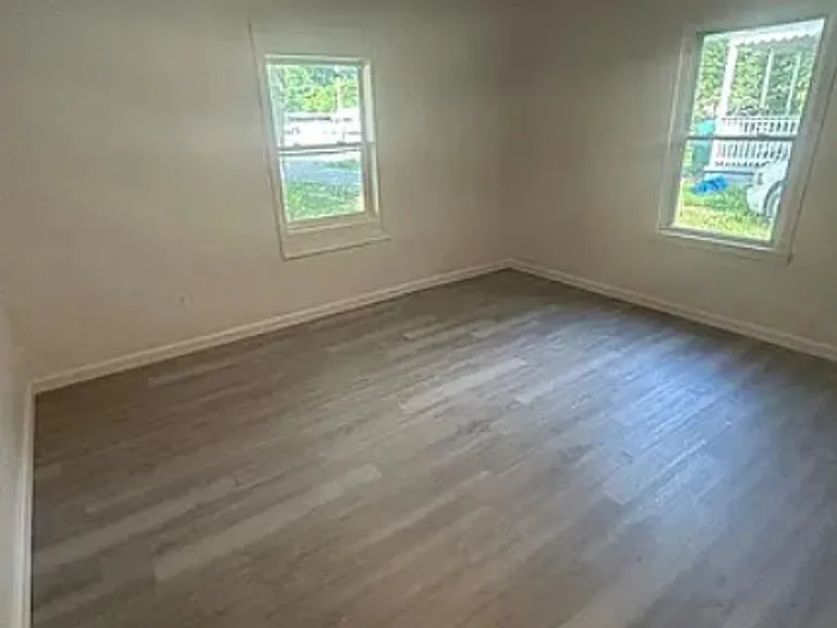 945 Howell Ave — Photo 5