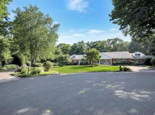 30 Rolling Dr, Glen Head, NY 11545