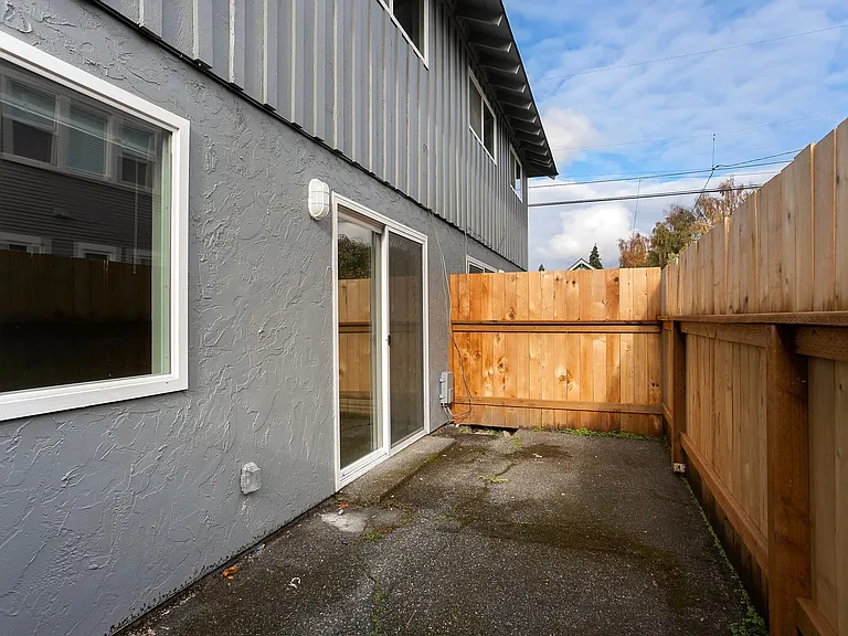 305 13th St SW #B-C — Photo 8