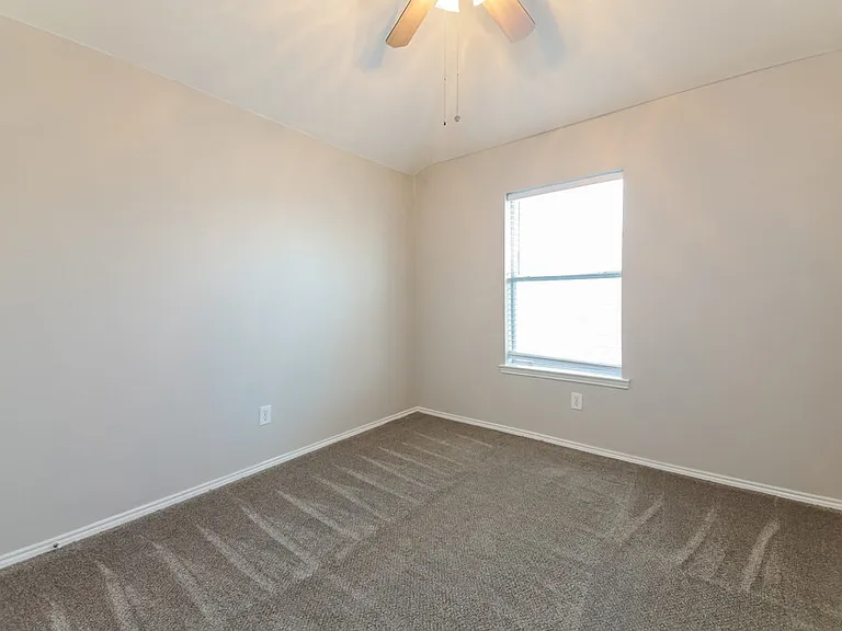 1107 Caroline Dr — Photo 14
