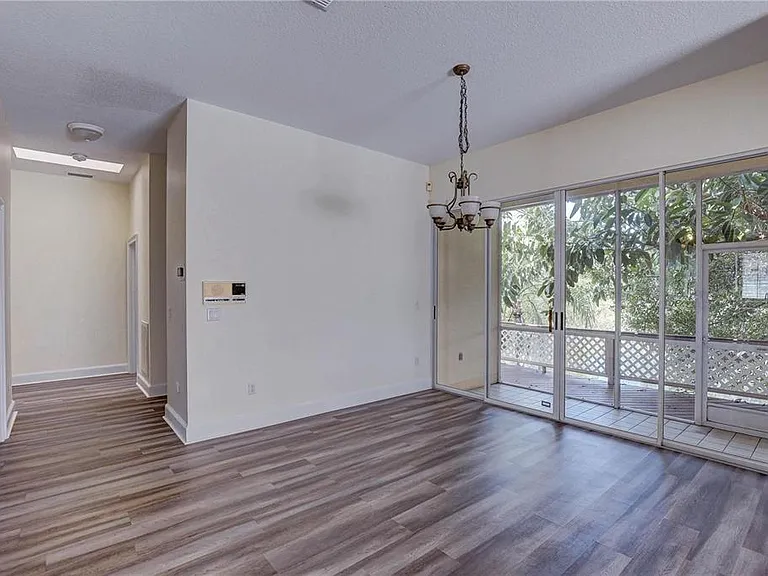 2208 Hampstead Ct — Photo 34