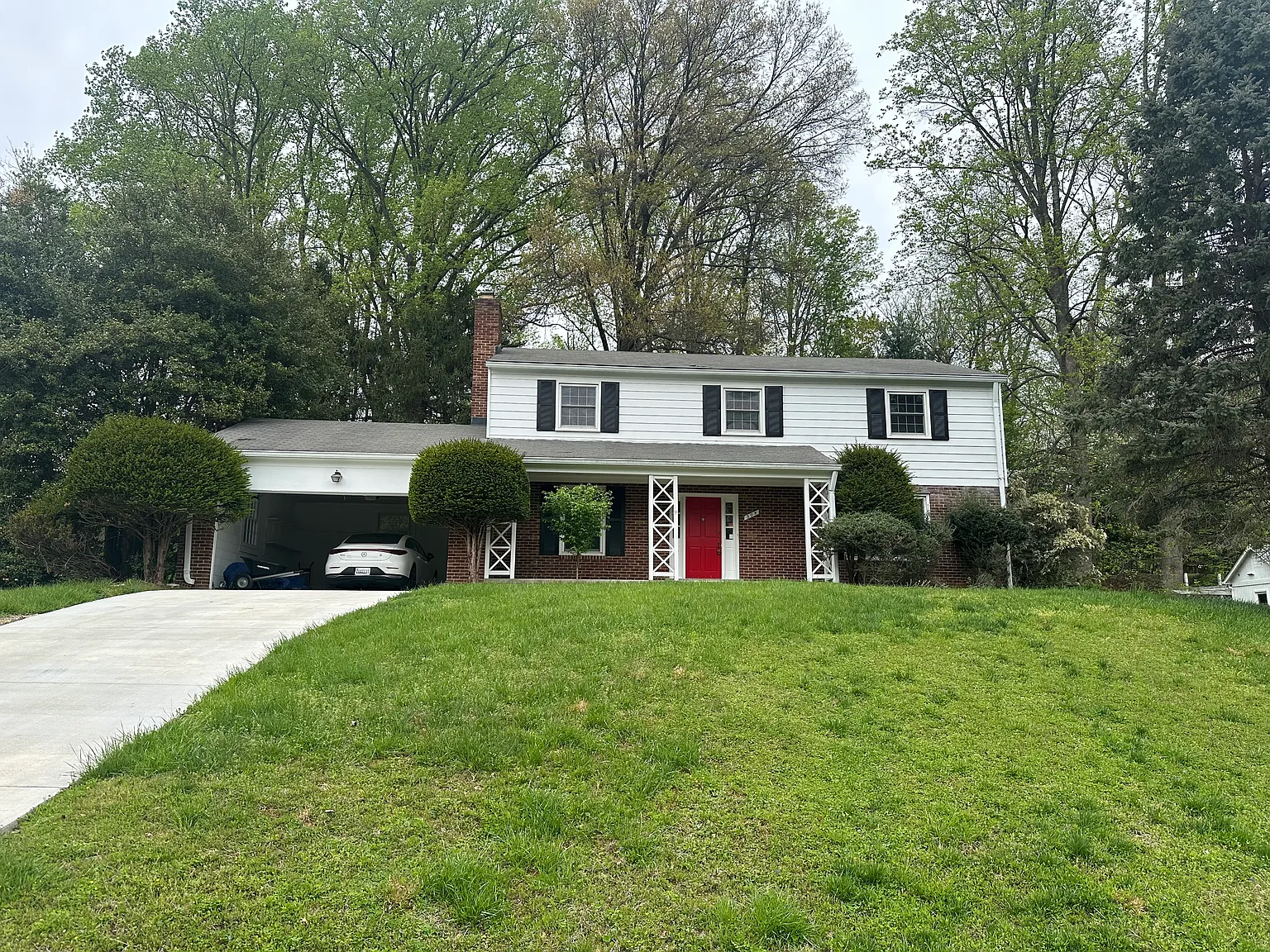 5 bed, 2296 sqft, $3,900 — Photo 2