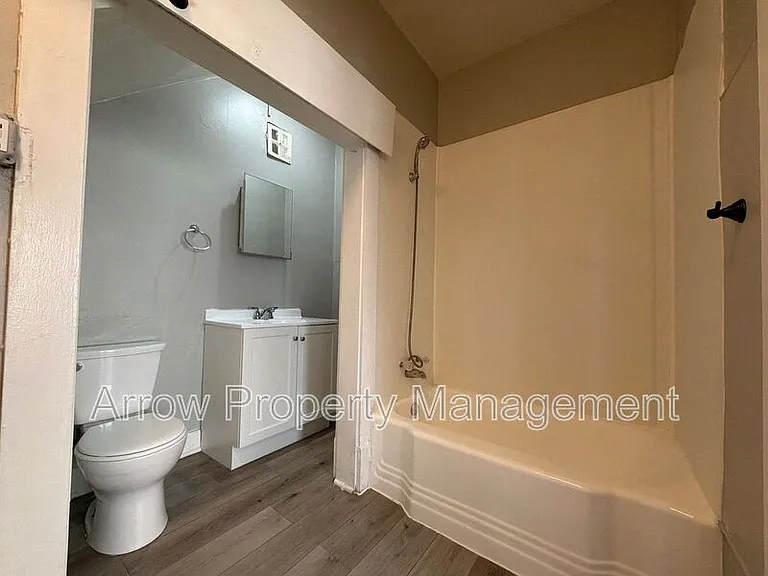 2800 P St #4 — Photo 7