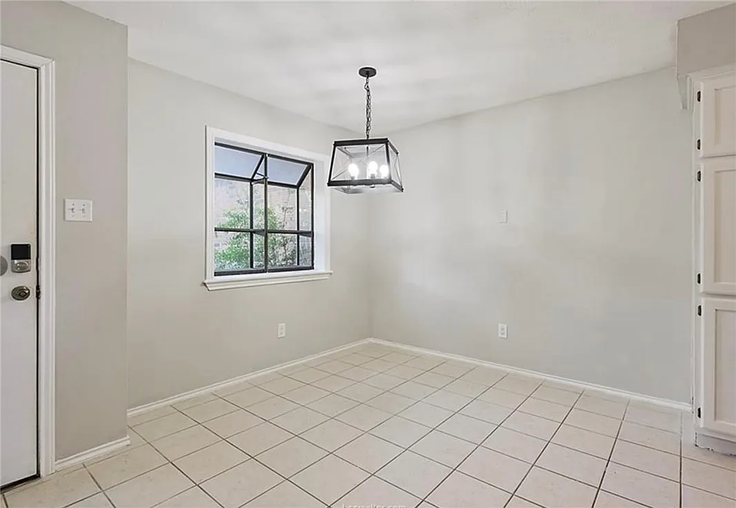 4 bed, 3.5 bath, 1782 sqft, $695 — Photo 2