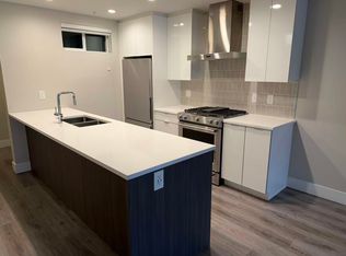 1496 Charlotte Rd #403, North Vancouver, BC