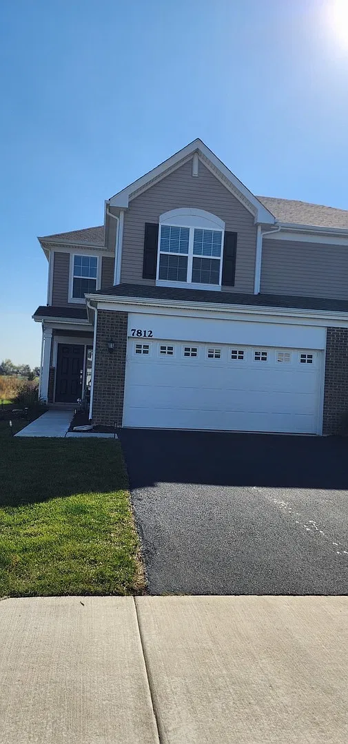 3 bed, 2.5 bath, 1760 sqft, $2,700 — Photo 1