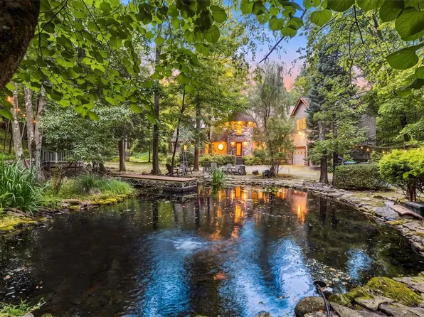 131 Ski Haven Dr, Cresco, PA 18326