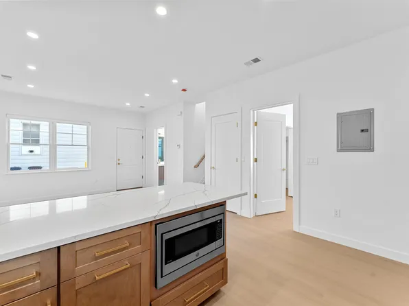 6717 Madison Street image 7 of 28