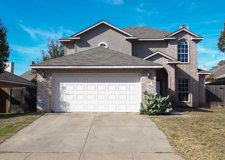 1st image of 808 Bentree Dr